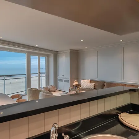 Op De Zeedijk In Voor Max 7 Personen-3 * Knokke-Heist